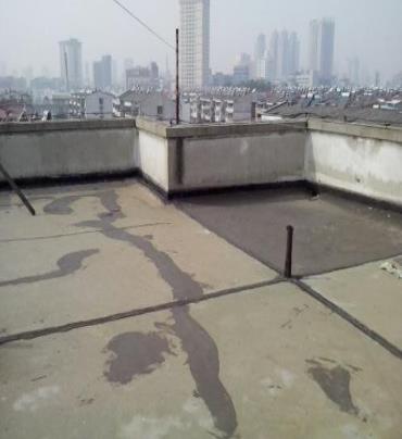 让胡路漏水维修 楼顶漏水是什么原因，楼顶漏水维修方法是什么?